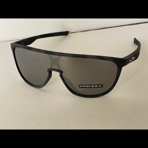 Oakley Sunglasses - Picture 1 of 8